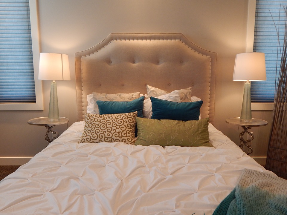 Une image contenant lit, intérieur, mur, chambre à coucher